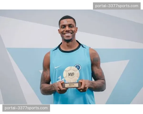 韦斯利展现空中霸权,深圳新鹏城外援成定位球关键支点 韦斯利展现空中霸权,深圳新鹏城外援成定位球关键支点