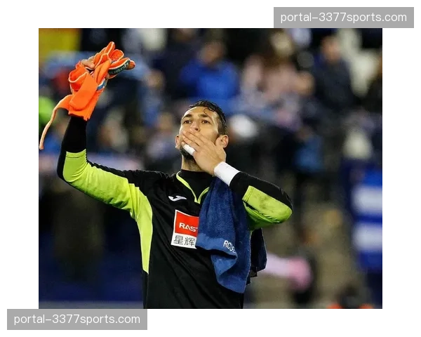 十七岁小将洛佩斯完成西甲首秀，其父亲在看台激动落泪