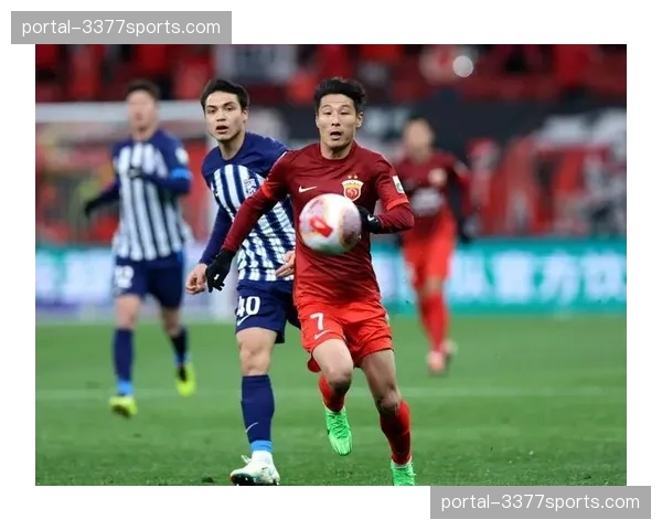 【2026年4月中超联赛·赛后·特写特写:绝平后染红离场,深圳队外援阿奇姆彭的失落背影