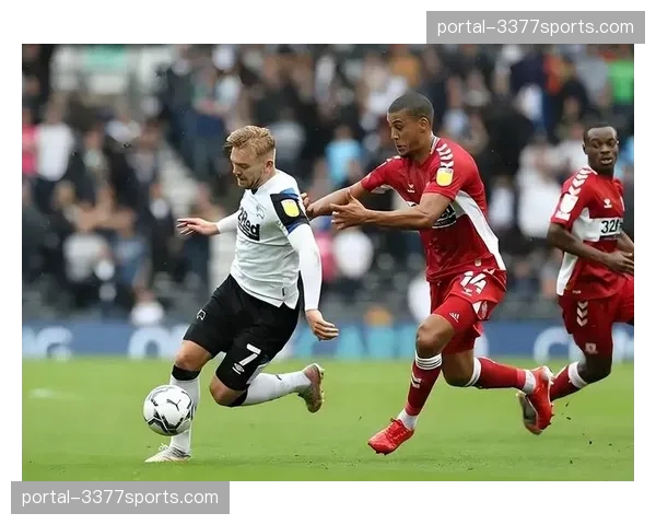 特写：布雷斯特主场球迷在球队绝杀后，高呼主帅名字长达五分钟